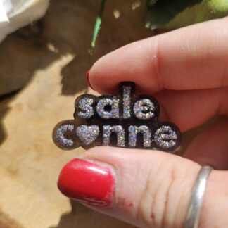 Broche Engagée "Sale Conne" Argent — Bijou Fait Main Révolté & Girly