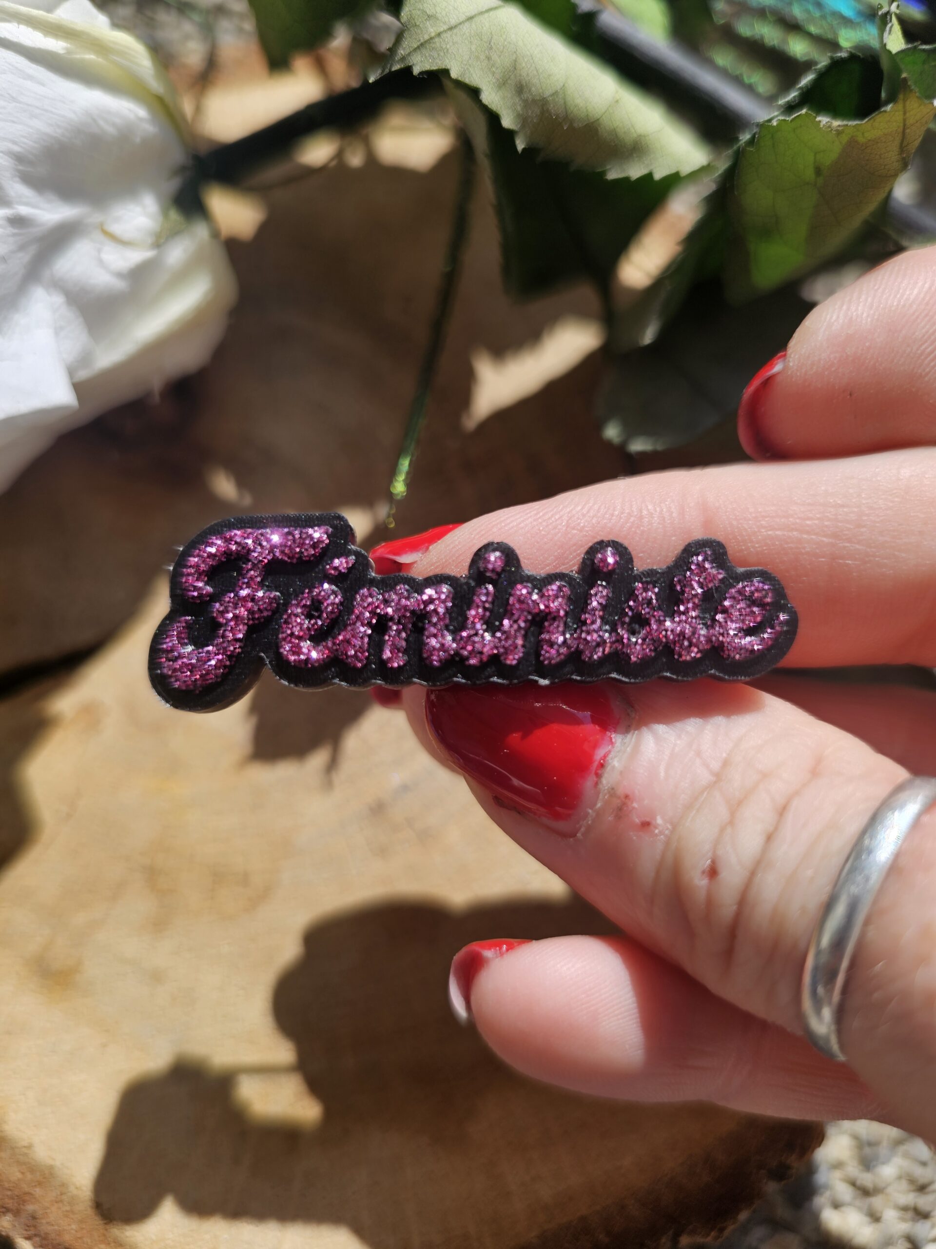 Broche Paillettes "Féministe" — Bijou Fait Main Révolté & Girly
