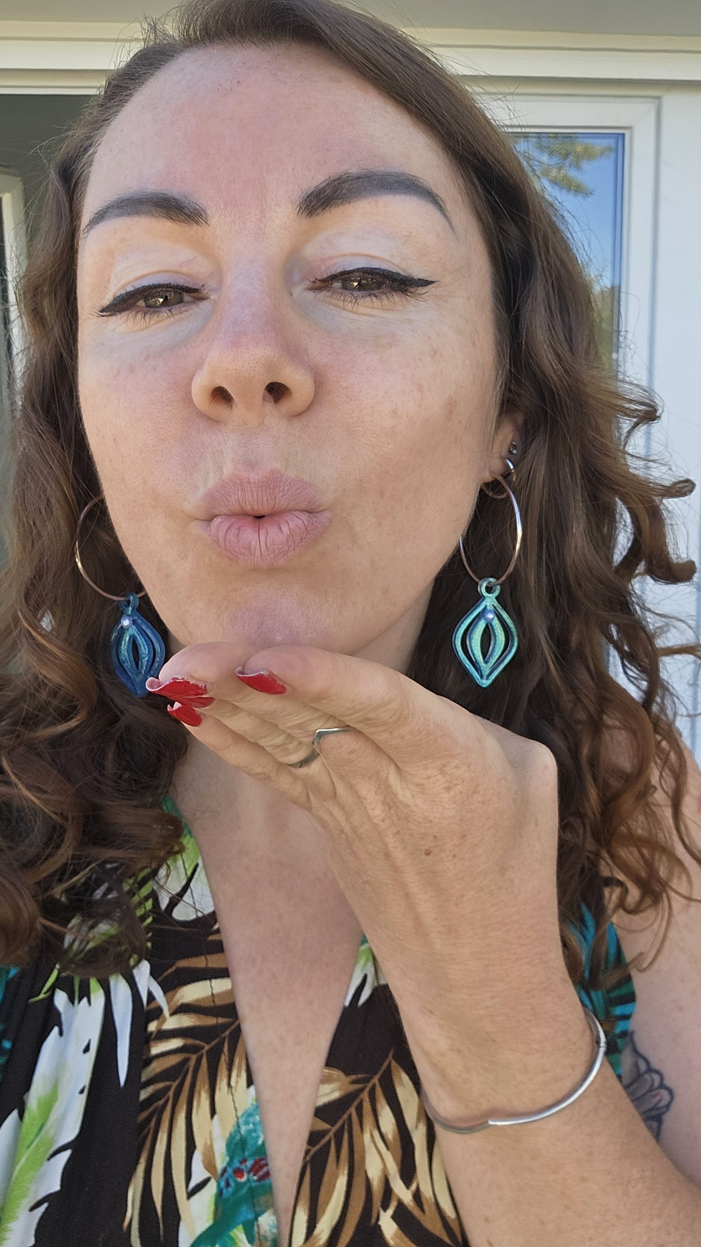 Le Generateur de Moulettes à Paillettes - Boucles d'oreilles en crochets ou créoles – Image 2