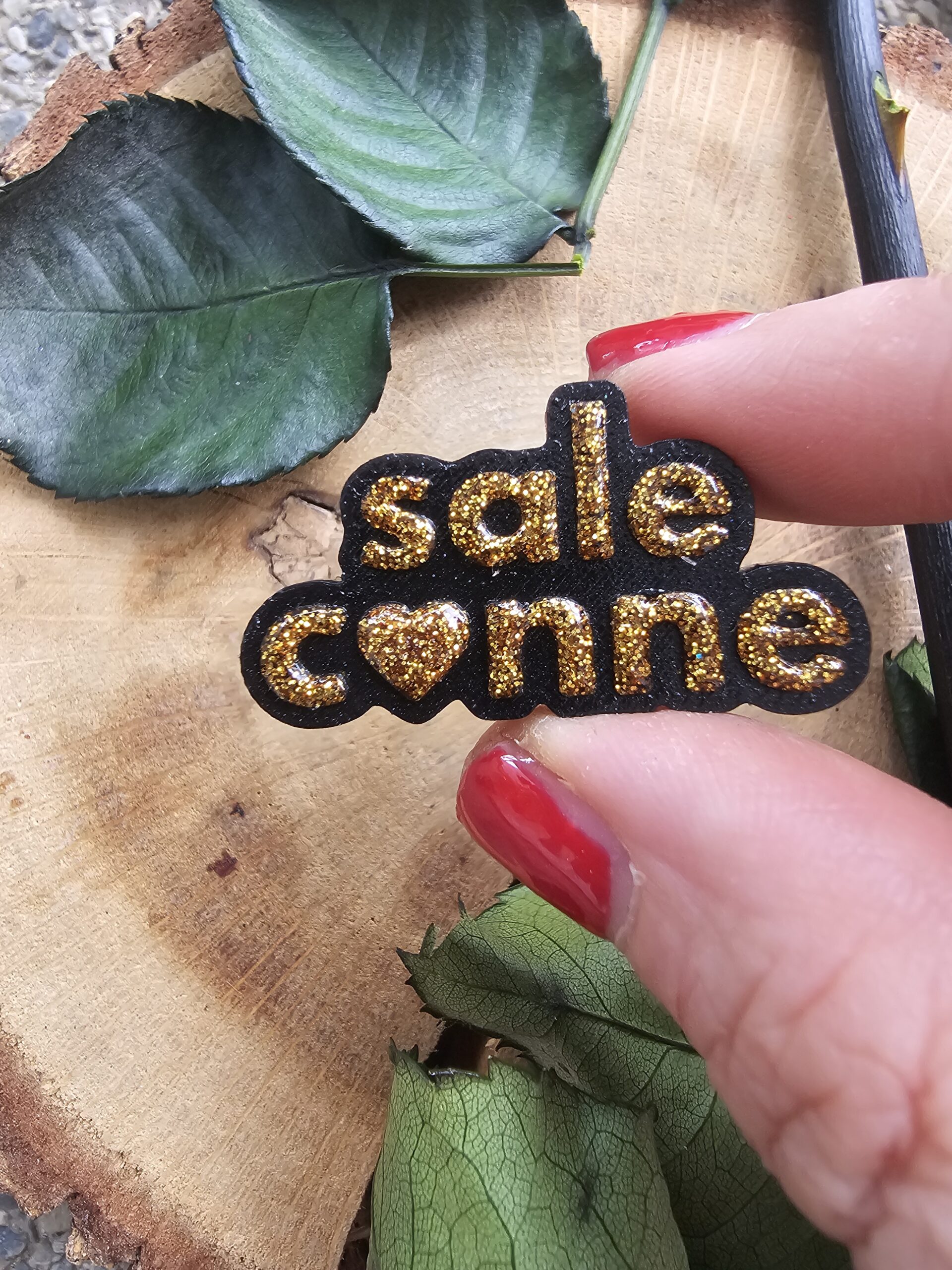 Broche Engagée "Sale Conne" Or — Bijou Fait Main Révolté & Girly – Image 2