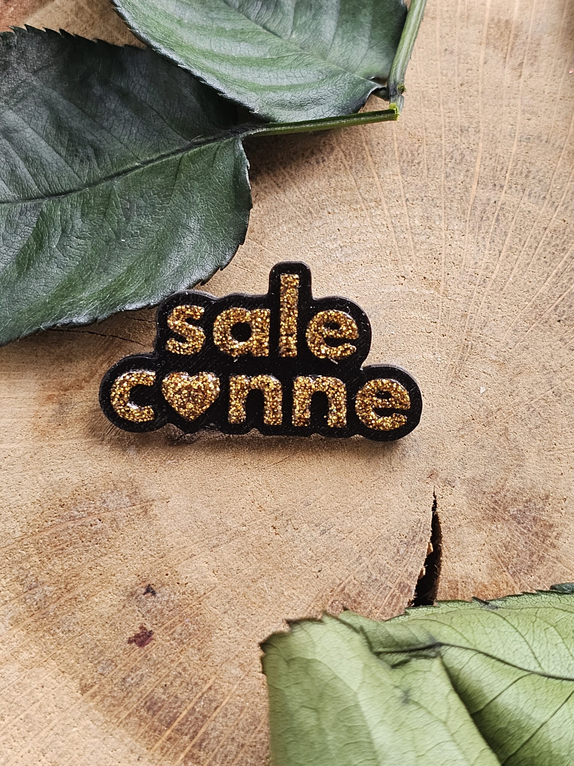 Broche Engagée "Sale Conne" Or — Bijou Fait Main Révolté & Girly